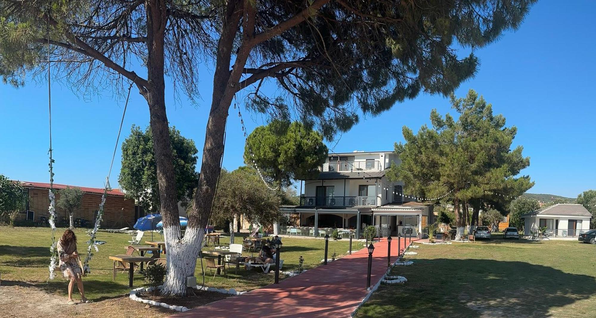 White Moon Hotel